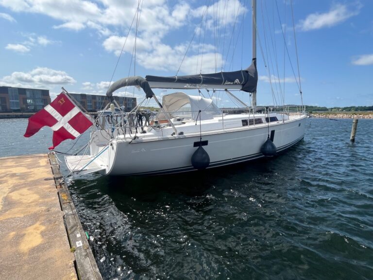 Hanse 445 - for sale - joystick - thruster front and back