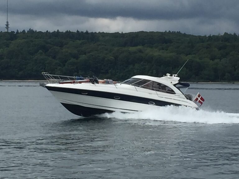 Bavaria 37 HT Sport sælges af bådmægler BOATERY